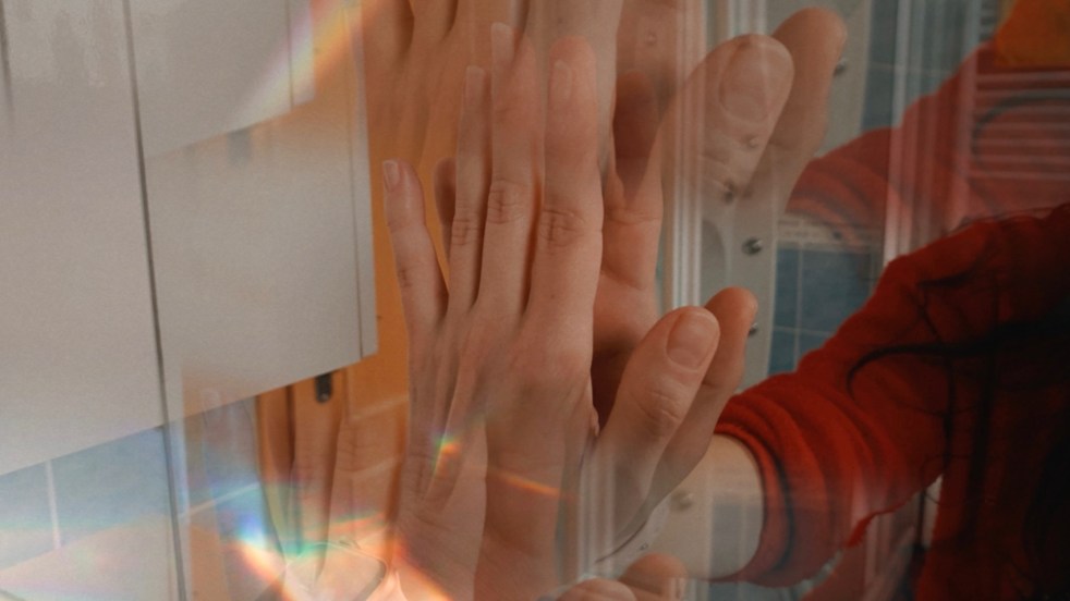 Ilustrace k článku Za zrcadlem